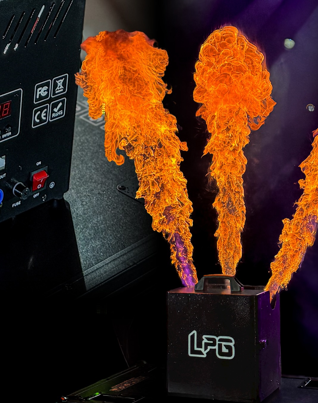 Máquina de Chama F-40 3 Bicos 200W DMX