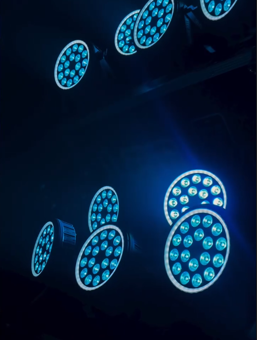 Refletor de LED LPG 18x12W com Borda RGBW